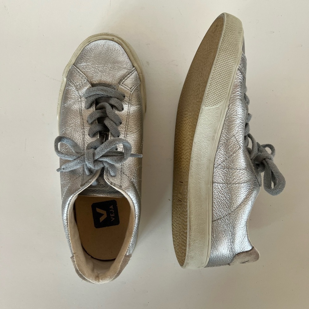 Veja Women's Esplar Leather Low Top Round Toe Metallic Silver Sneakers, sz 36/5